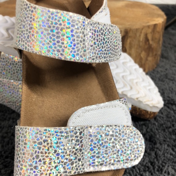 Wonder Nation silver Iridescent sandals size 8 - Picture 8 of 8